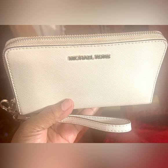 •SALE•Michael Kors Cream Wallet with a Wristlet Strap: Clean Used Condition - Picture 3 of 16